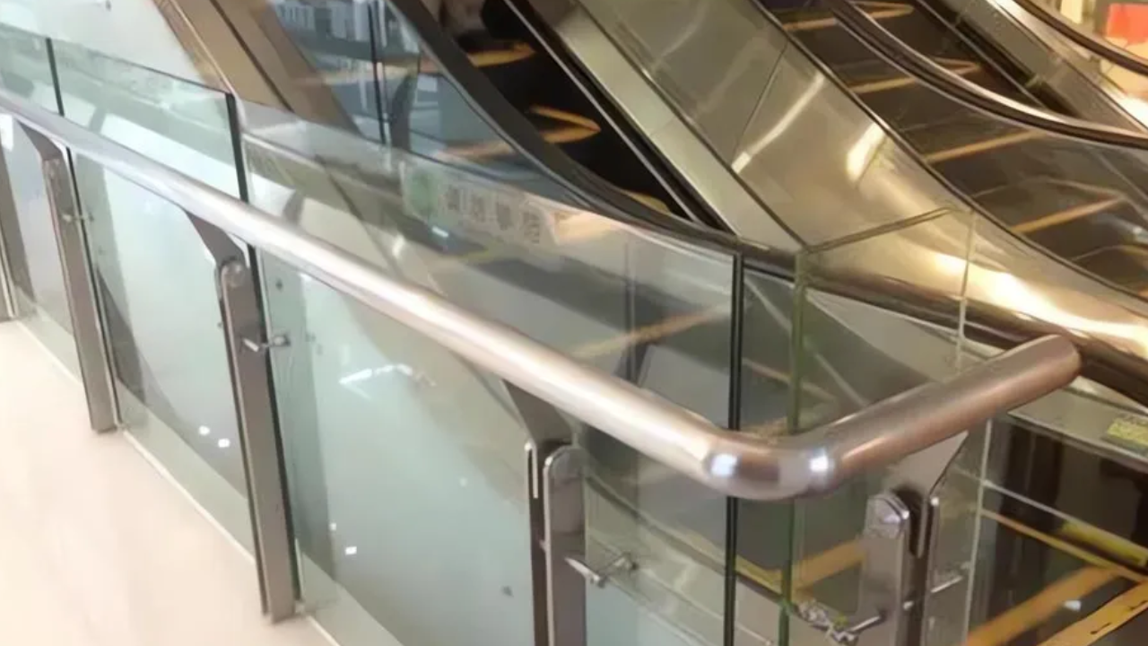 What are Several Ways of Injecting a Creative Approach in Frameless Glass Balustrade Designs?